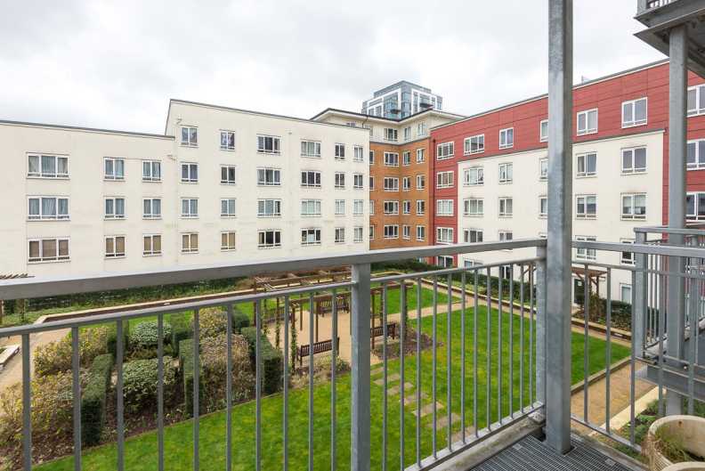 Studio apartments/flats to sale in Boulevard Drive, London-image 8