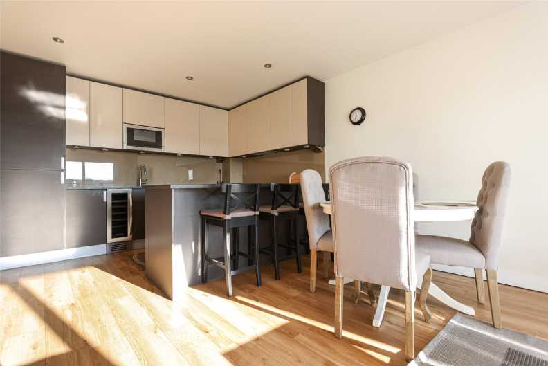2 bedrooms apartments/flats to sale in Aerodrome Road, Beaufort Park, Colindale-image 3