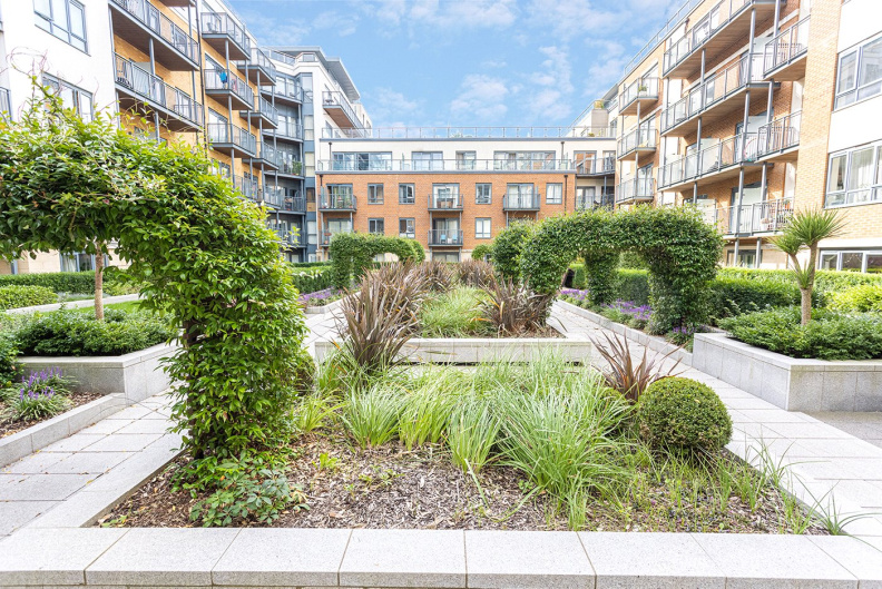 2 bedrooms apartments/flats to sale in Boulevard Drive, Beaufort Park, Colindale-image 10