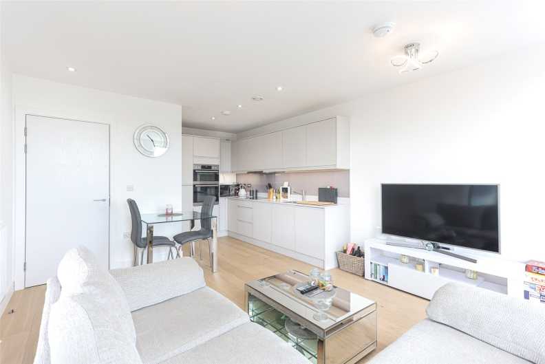 1 bedroom apartments/flats to sale in Edgware Road, Colindale-image 5