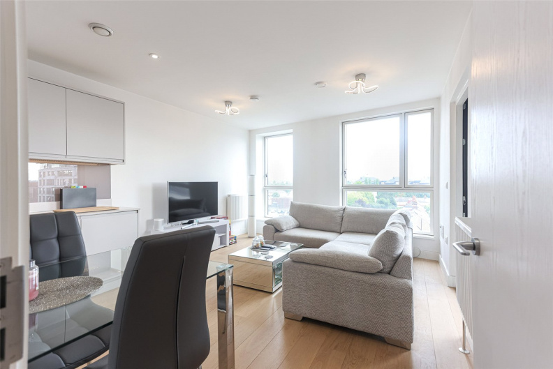 1 bedroom apartments/flats to sale in Edgware Road, Colindale-image 17