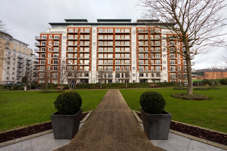 2 bedrooms apartments/flats for sale in Beaufort Square, Beaufort Park, Colindale - NW9 view 17