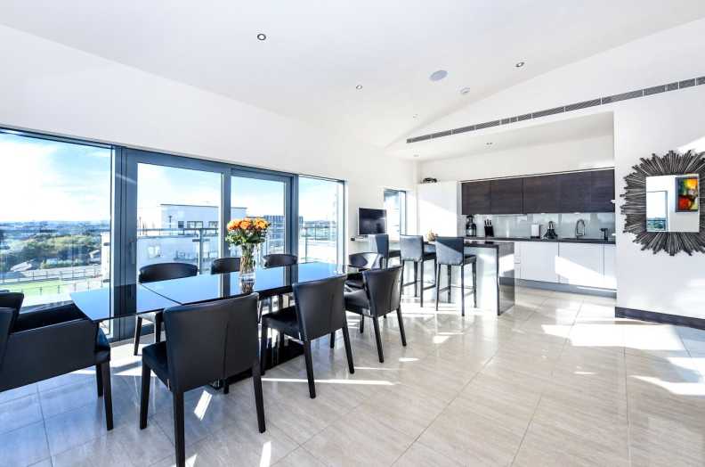 3 bedrooms apartments/flats to sale in Boulevard Drive, Beaufort Park, Colindale-image 8