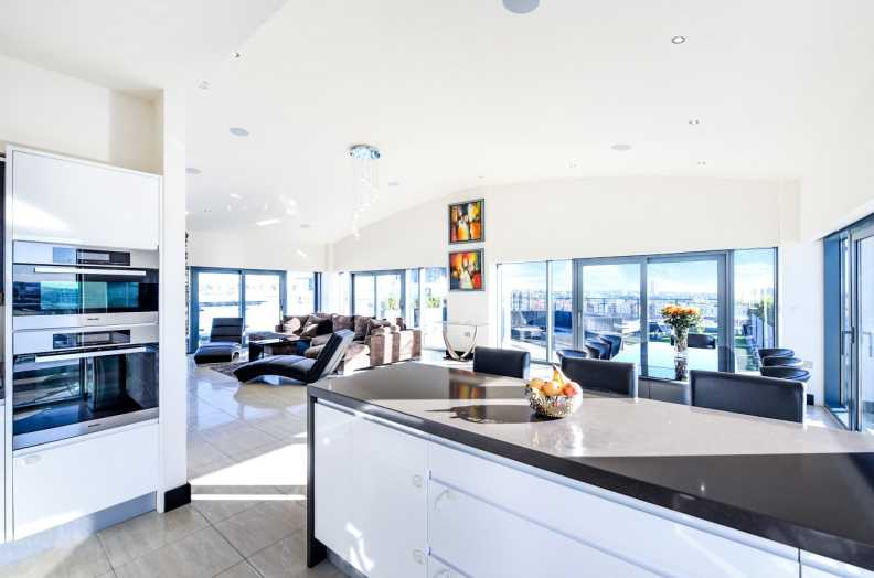 3 bedrooms apartments/flats to sale in Boulevard Drive, Beaufort Park, Colindale-image 4