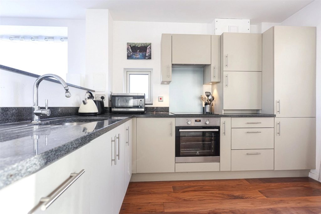 1 bedroom apartments/flats for sale in Heath Parade, Grahame Park Way, Colindale - NW9 view 4