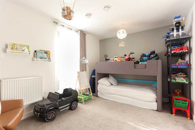 3 bedrooms apartments/flats to sale in Airco Close, London-image 5
