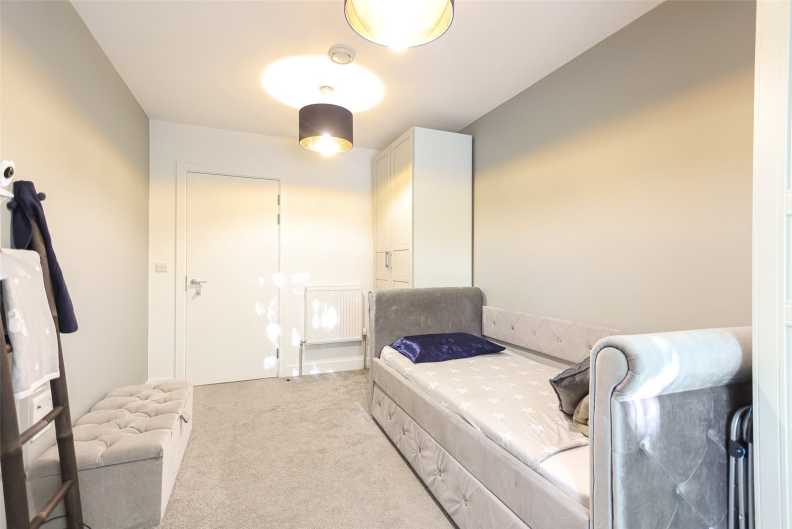 3 bedrooms apartments/flats to sale in Airco Close, London-image 6