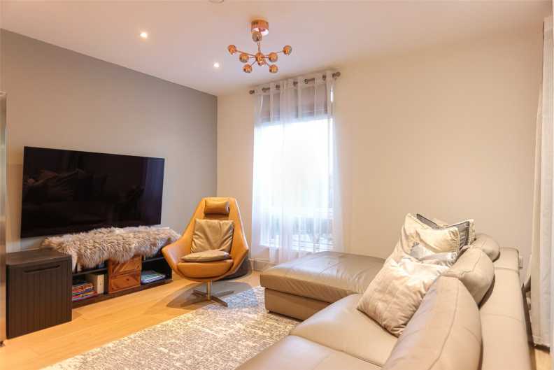 3 bedrooms apartments/flats to sale in Airco Close, London-image 25