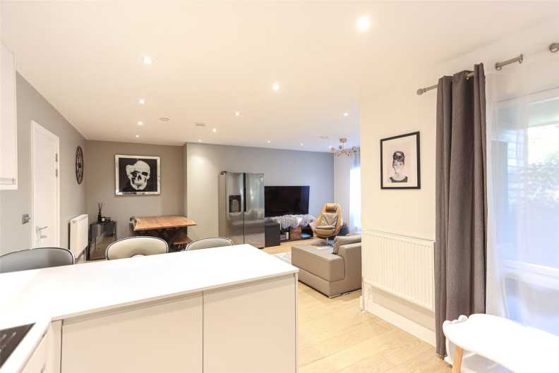 3 bedrooms apartments/flats to sale in Airco Close, London-image 27