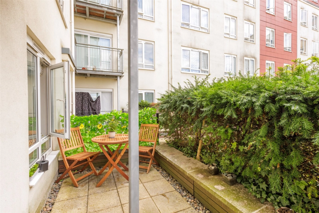 1 bedroom apartments/flats for sale in Boulevard Drive, Beaufort Park, Colindale - NW9 view 7