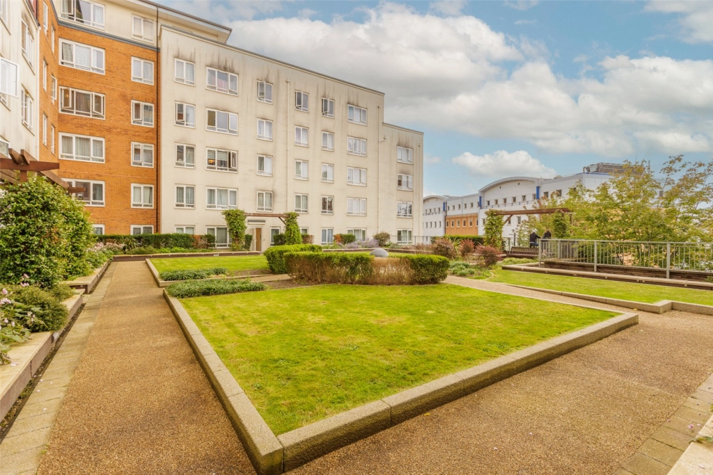 1 bedroom apartments/flats for sale in Boulevard Drive, Beaufort Park, Colindale - NW9 view 8