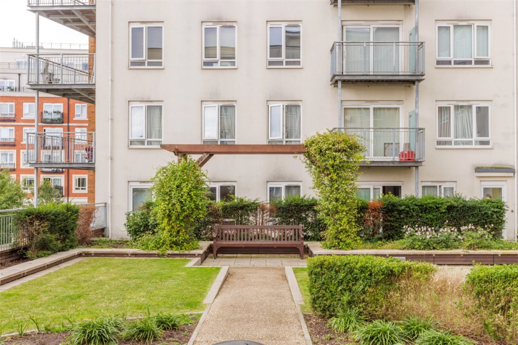 1 bedroom apartments/flats for sale in Boulevard Drive, Beaufort Park, Colindale - NW9 view 9