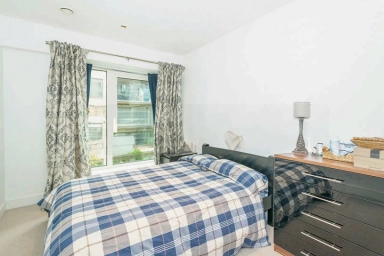 Longfield Avenue, Ealing - W5 view 4