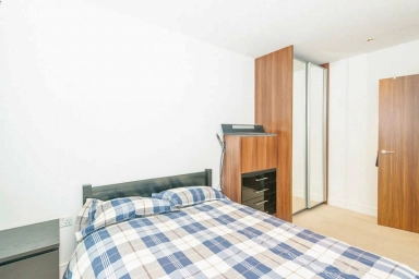 Longfield Avenue, Ealing - W5 view 5