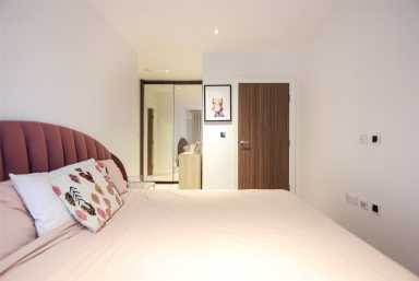 Longfield Avenue, Ealing - W5 view 3