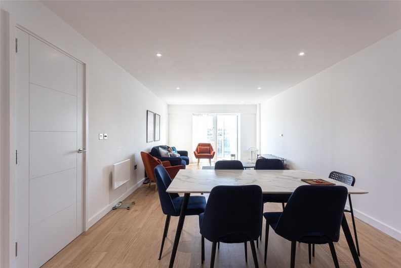 3 bedrooms apartments/flats to sale in Caversham Road, Beaufort Park, Colindale-image 11