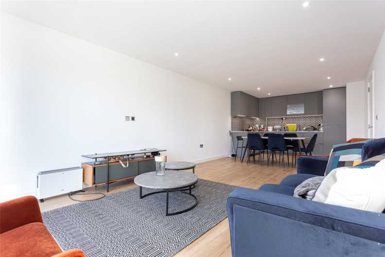 3 bedrooms apartments/flats to sale in Caversham Road, Beaufort Park, Colindale-image 15