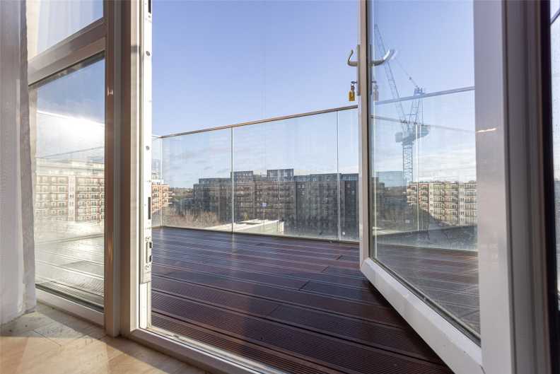 3 bedrooms apartments/flats to sale in Caversham Road, Beaufort Park, Colindale-image 18