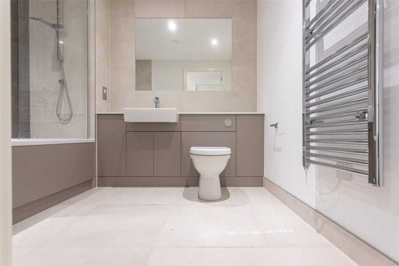 3 bedrooms apartments/flats to sale in Caversham Road, Beaufort Park, Colindale-image 8