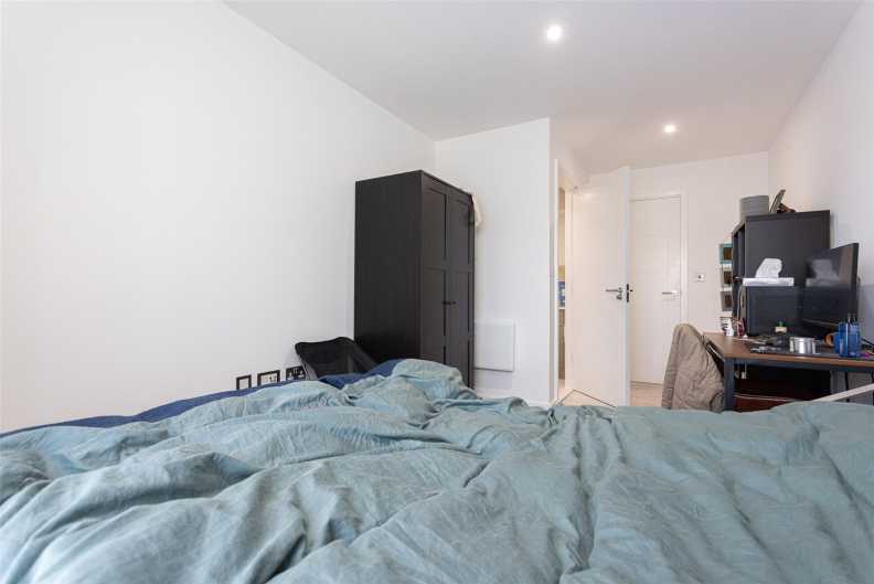 3 bedrooms apartments/flats to sale in Caversham Road, Beaufort Park, Colindale-image 9