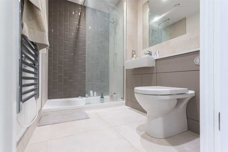 3 bedrooms apartments/flats to sale in Caversham Road, Beaufort Park, Colindale-image 10