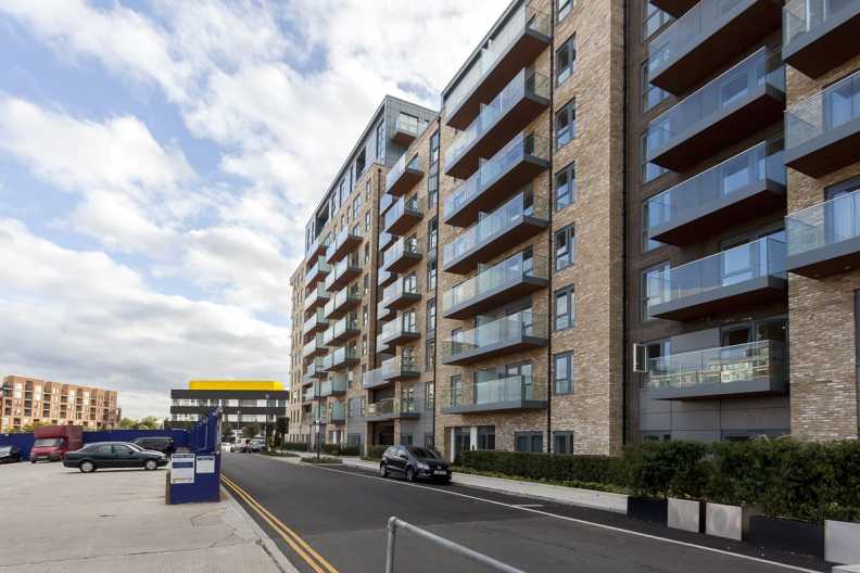 3 bedrooms apartments/flats to sale in Caversham Road, Beaufort Park, Colindale-image 26