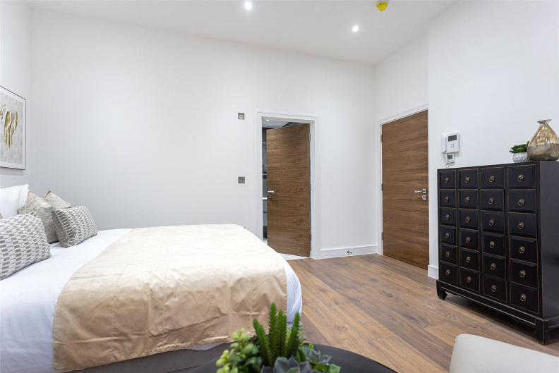 4 bedrooms apartments/flats to sale in Hillcrest Road, Ealing-image 18