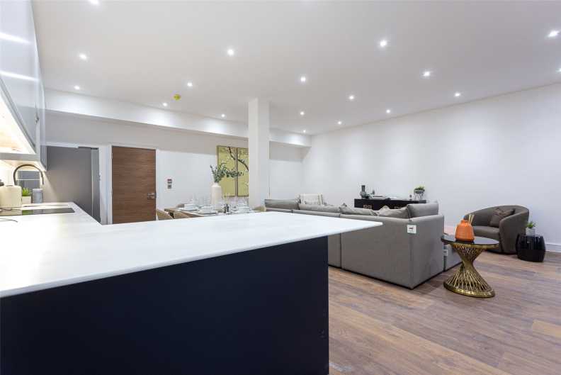 4 bedrooms apartments/flats to sale in Hillcrest Road, Ealing-image 15