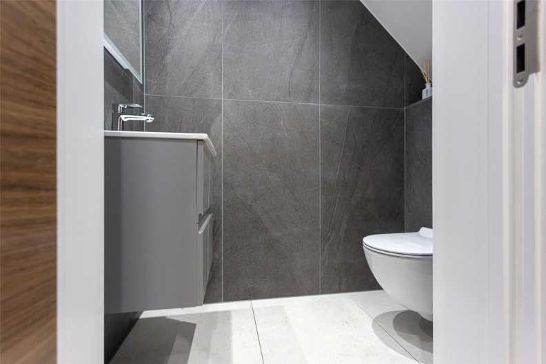 4 bedrooms apartments/flats to sale in Hillcrest Road, Ealing-image 16