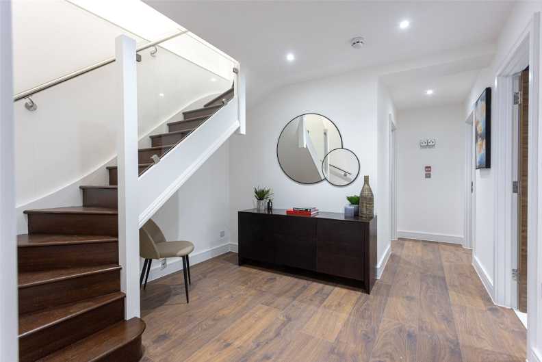 4 bedrooms apartments/flats to sale in Hillcrest Road, Ealing-image 25