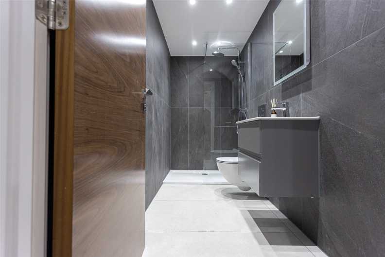 4 bedrooms apartments/flats to sale in Hillcrest Road, Ealing-image 9