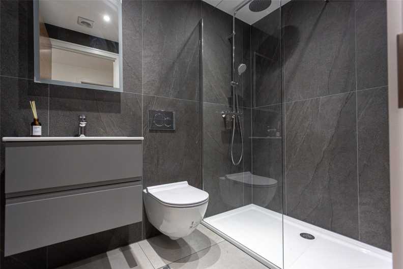 4 bedrooms apartments/flats to sale in Hillcrest Road, Ealing-image 23