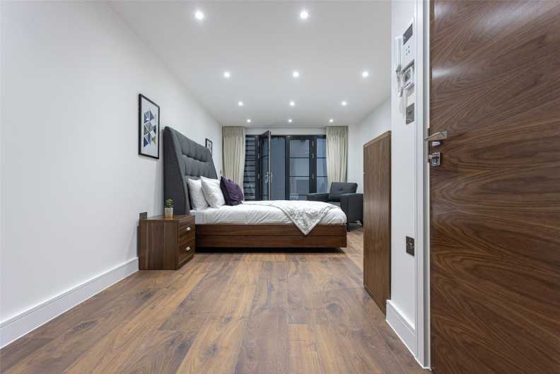 4 bedrooms apartments/flats to sale in Hillcrest Road, Ealing-image 11