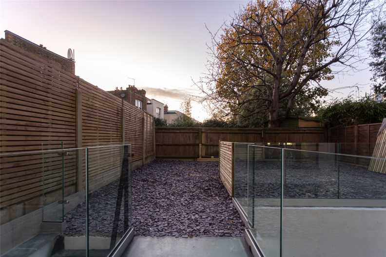 4 bedrooms apartments/flats to sale in Hillcrest Road, Ealing-image 12