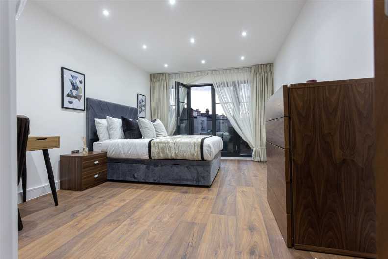 4 bedrooms apartments/flats to sale in Hillcrest Road, London-image 20