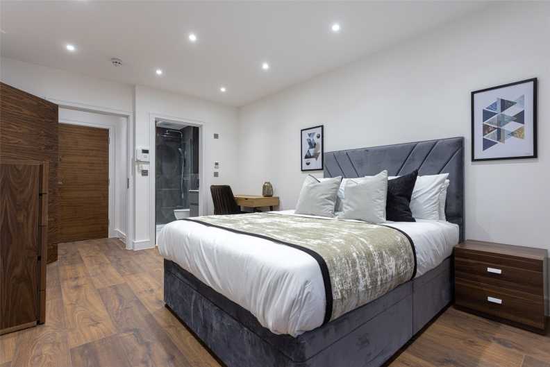 4 bedrooms apartments/flats to sale in Hillcrest Road, London-image 21