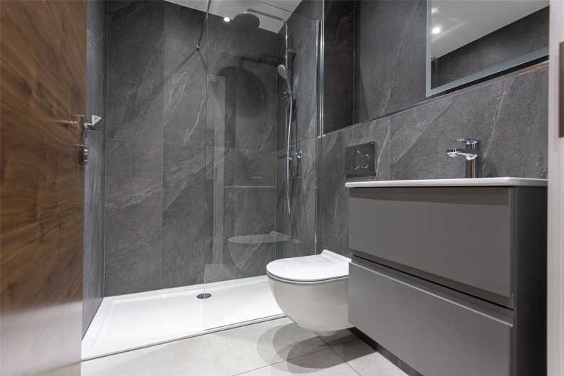 4 bedrooms apartments/flats to sale in Hillcrest Road, London-image 19