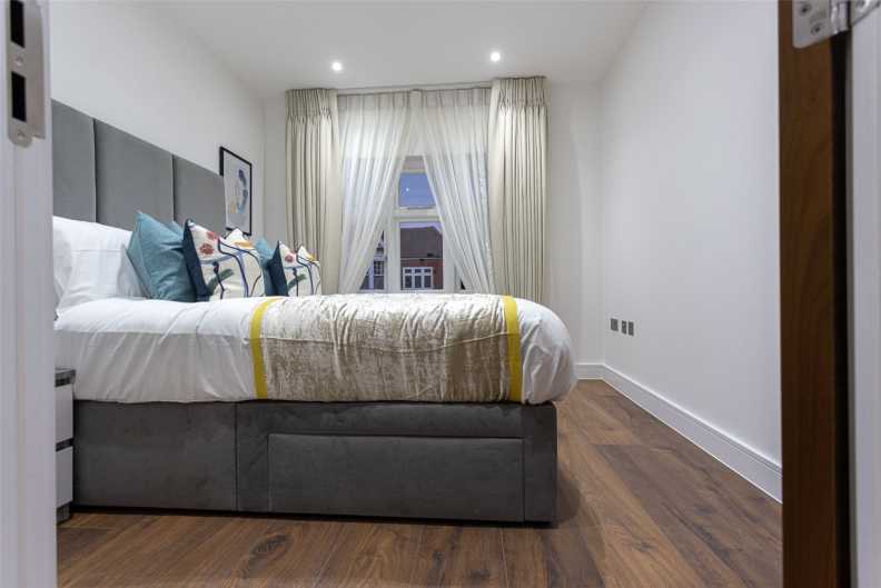 4 bedrooms apartments/flats to sale in Hillcrest Road, London-image 27