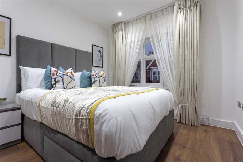 4 bedrooms apartments/flats to sale in Hillcrest Road, London-image 6