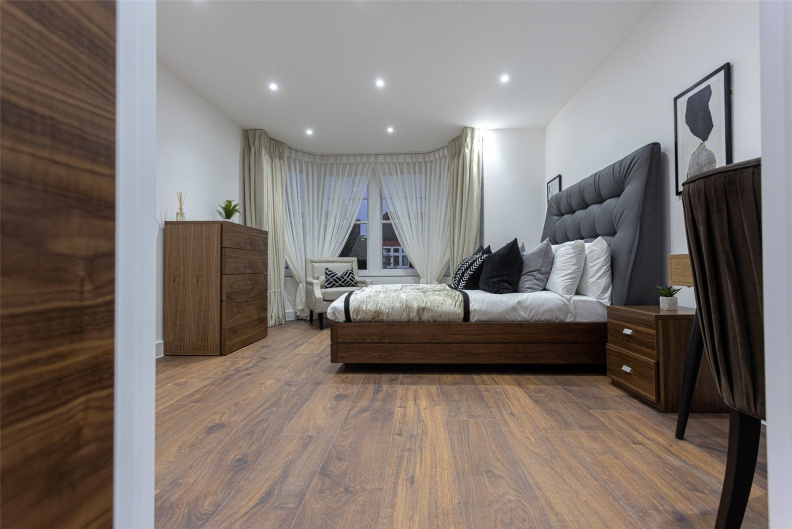 4 bedrooms apartments/flats to sale in Hillcrest Road, London-image 24