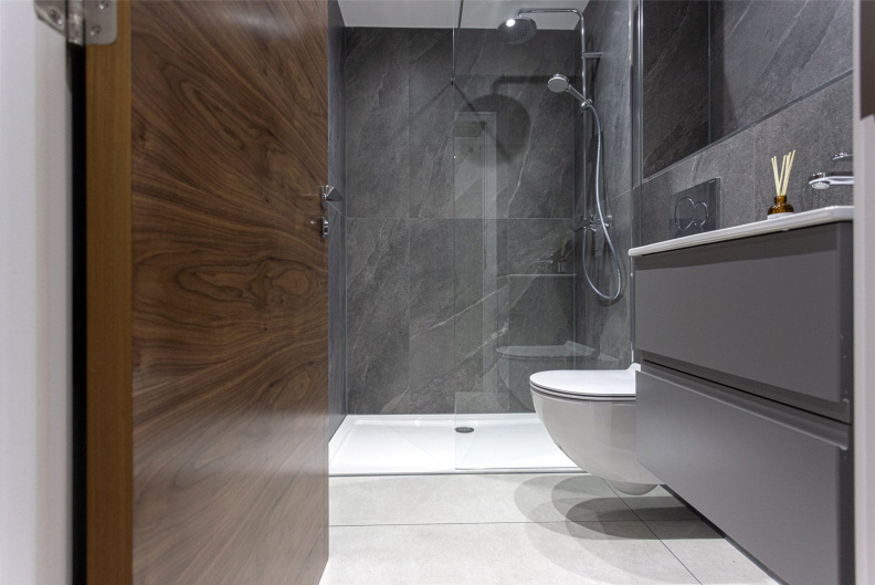 4 bedrooms apartments/flats to sale in Hillcrest Road, London-image 26