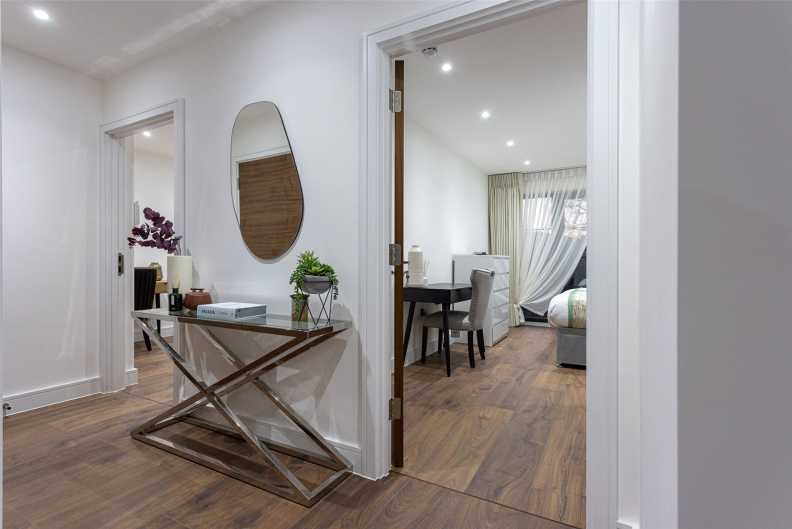 4 bedrooms apartments/flats to sale in Hillcrest Road, London-image 9