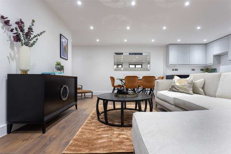 4 bedrooms apartments/flats to sale in Hillcrest Road, London-image 1