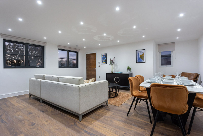 4 bedrooms apartments/flats to sale in Hillcrest Road, London-image 3