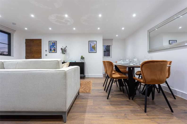 4 bedrooms apartments/flats to sale in Hillcrest Road, London-image 14