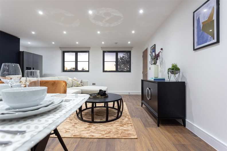 4 bedrooms apartments/flats to sale in Hillcrest Road, London-image 12