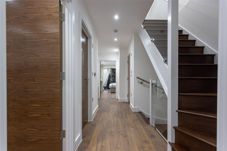4 bedrooms apartments/flats to sale in Hillcrest Road, London-image 23