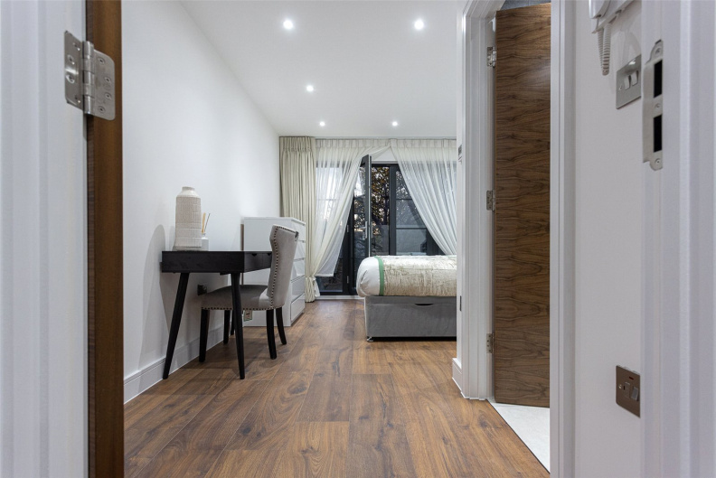 4 bedrooms apartments/flats to sale in Hillcrest Road, London-image 18