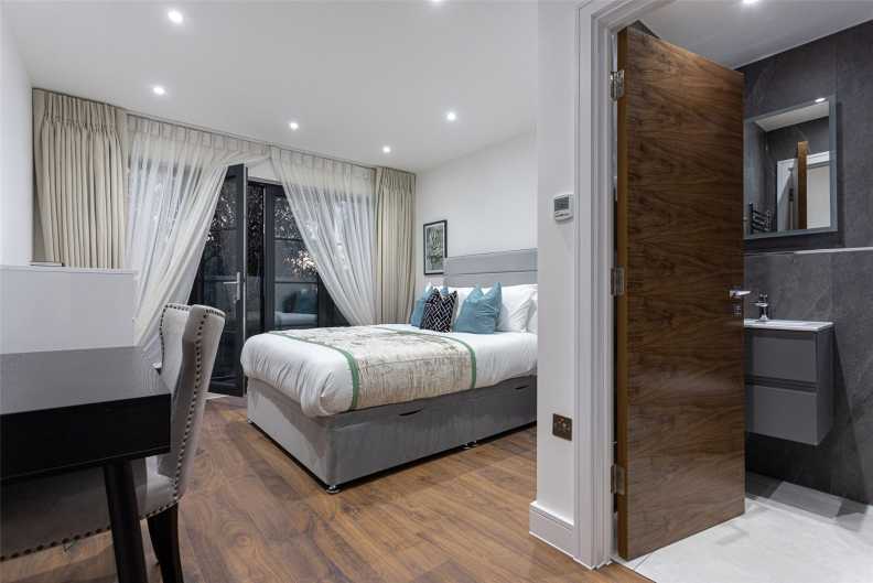 4 bedrooms apartments/flats to sale in Hillcrest Road, London-image 17
