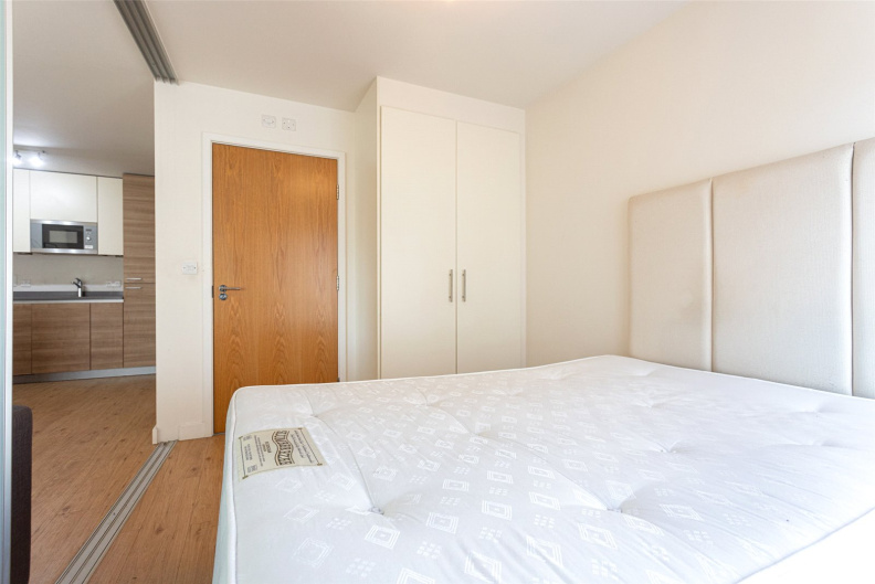 Studio apartments/flats to sale in Boulevard Drive, Beaufort Park, Colindale-image 6